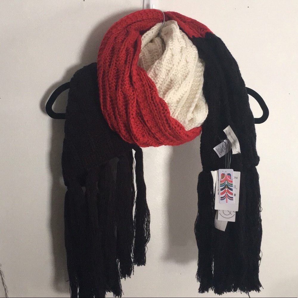 treasure and bond fringe scarf ☾